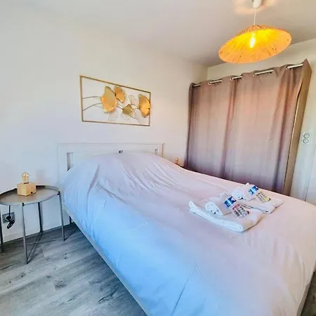 Rue De Reims Super T3 Equipe Et Parking Prive *