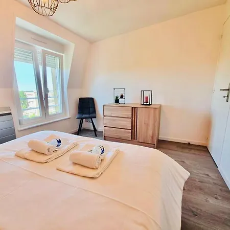 Rue De Reims Super T3 Equipe Et Parking Prive Lägenhet