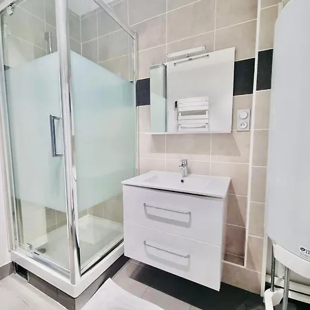 Rue De Reims Super T3 Equipe Et Parking Prive Lägenhet *